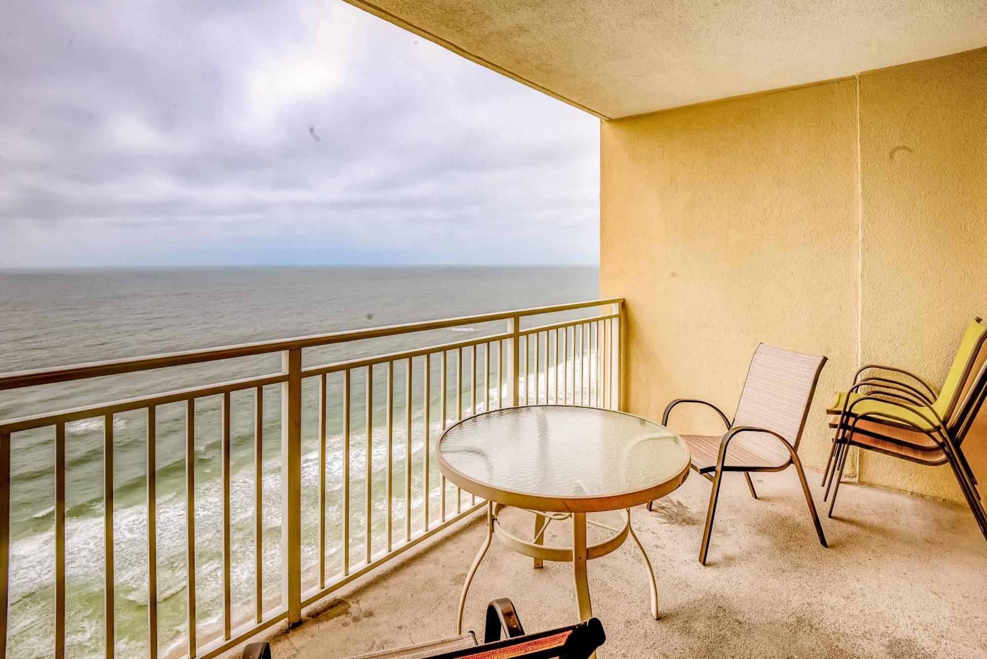 Emerald 2131 Apartment